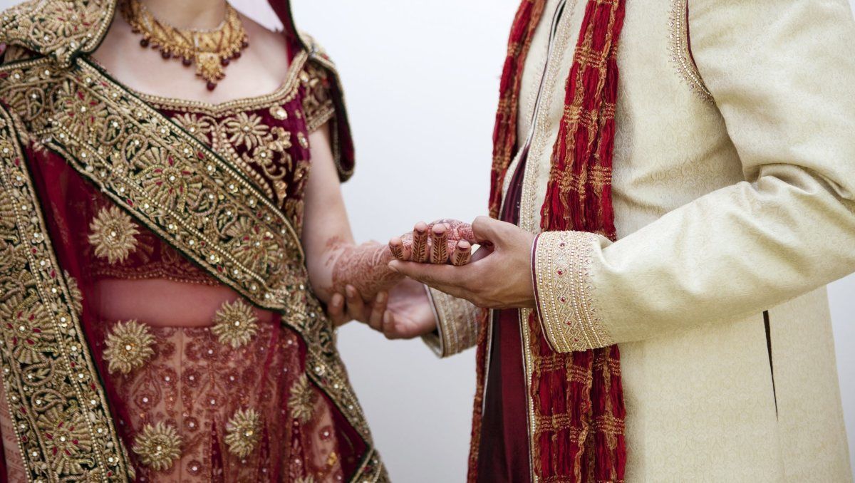 Familiares de la novia acordaron que la ceremonia debía continuar con la hermana menor. Familiares de la novia acordaron que la ceremonia debía continuar con la hermana menor.
