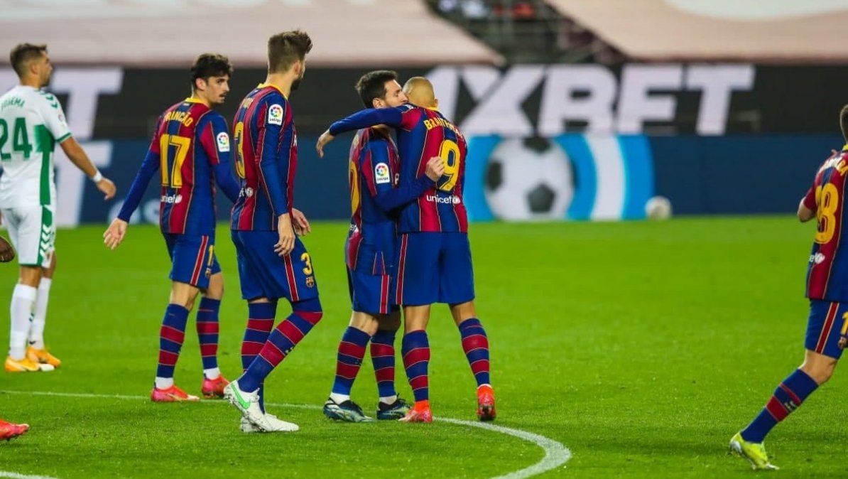 El Barcelona se colocó a dos puntos del Atlético de Madrid que juega el domingo. | Foto: Facebook del Barcelona El Barcelona se colocó a dos puntos del Atlético de Madrid que juega el domingo. | Foto: Facebook del Barcelona