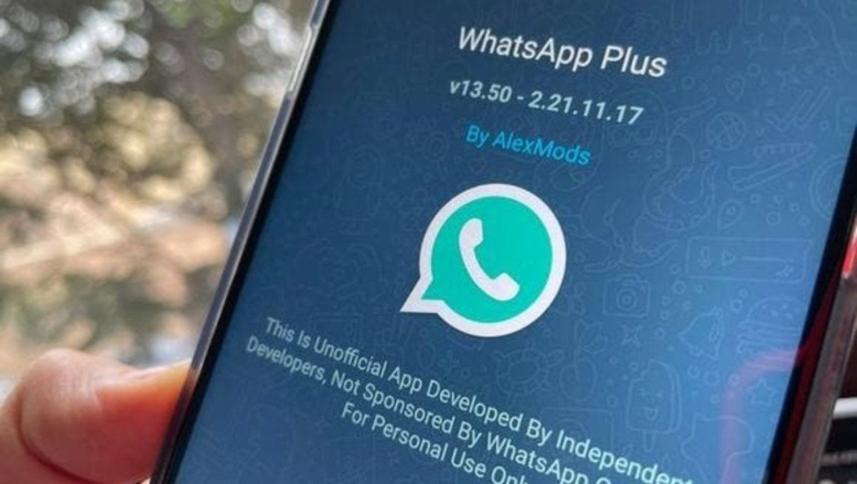 ¿Qué es WhatsApp Plus? Es la pregunta que muchos usuarios curiosos se hacen sin conocer los riesgos.&nbsp;