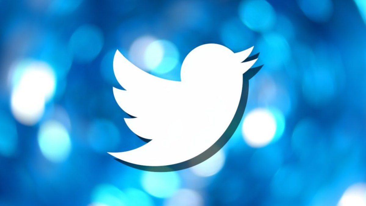 Twitter Blue sería el nombre que llevaría la versión premiun de una de las más populares redes sociales. | Foto: muycomputer.com