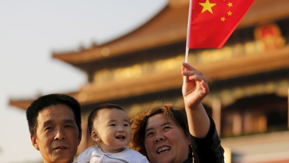 China permitirá a las parejas tener tres hijos para frenar la caída poblacional