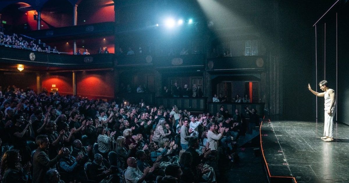 Agustín Rada Aristarán celebra el éxito de Chanta en su regreso al Teatro Astral.