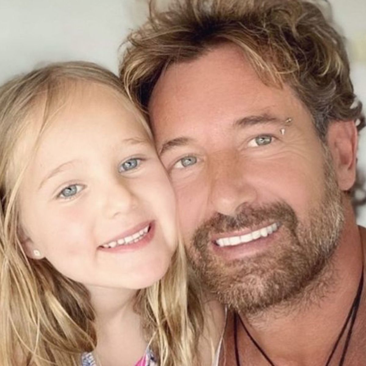 Gabriel Soto Es El Papa Perfecto Y Esta Foto Lo Prueba