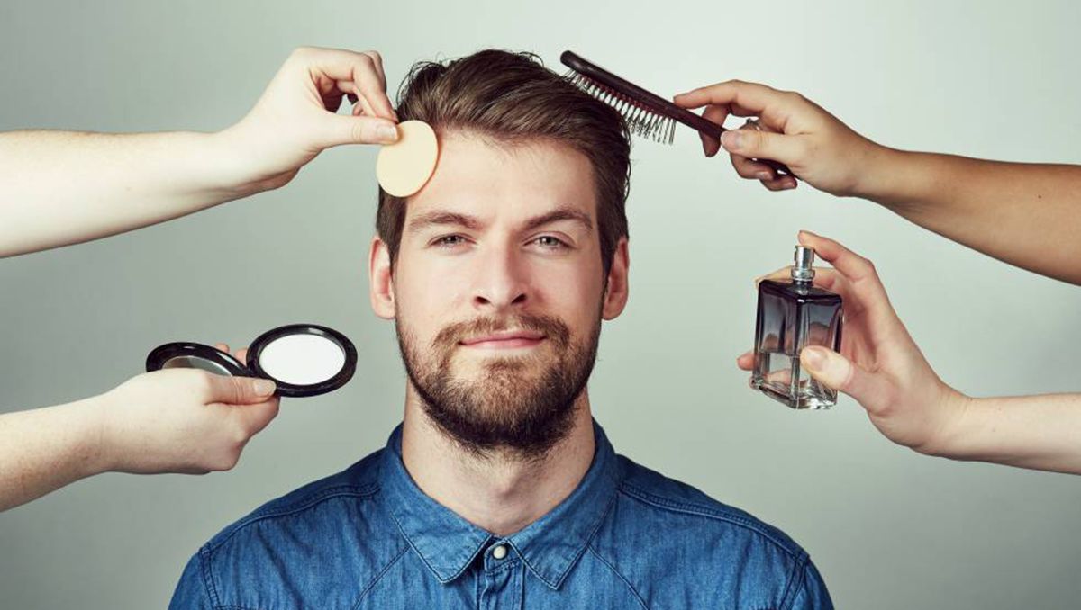 Cada vez es más común el uso del maquillaje entre los hombres